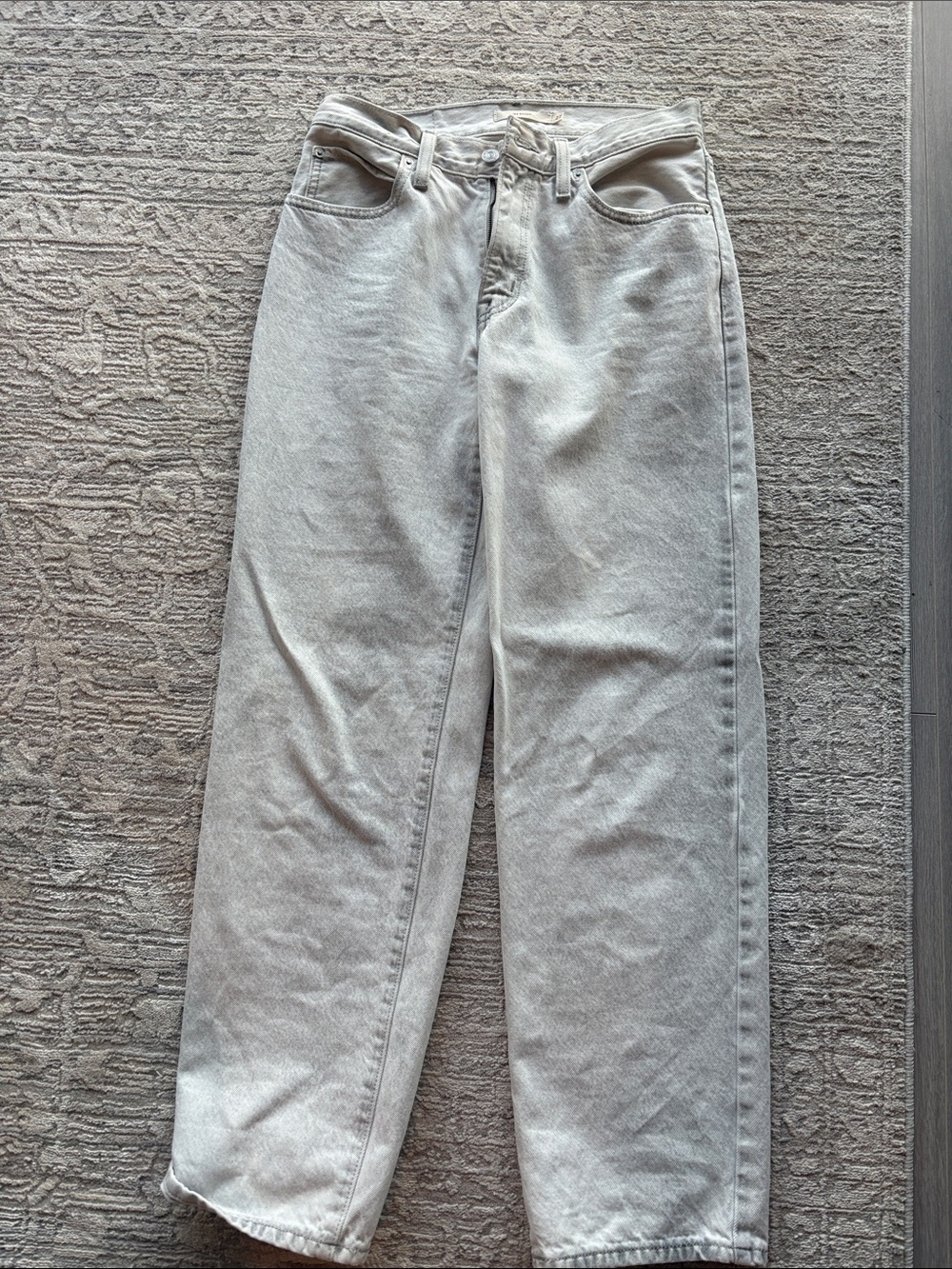 Levi's Women's Relaxed Straight Jeans in Light Gray